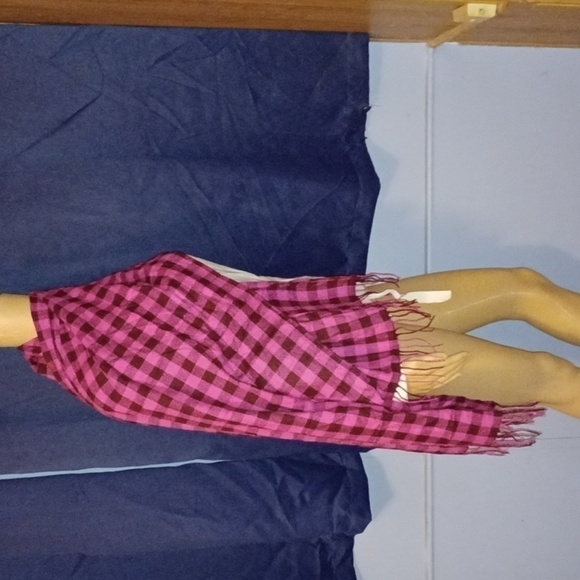 Long Beautiful Pink Ckecker Scarf/Wrap - Picture 2 of 5